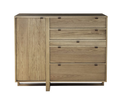 Media storage chest with shelf